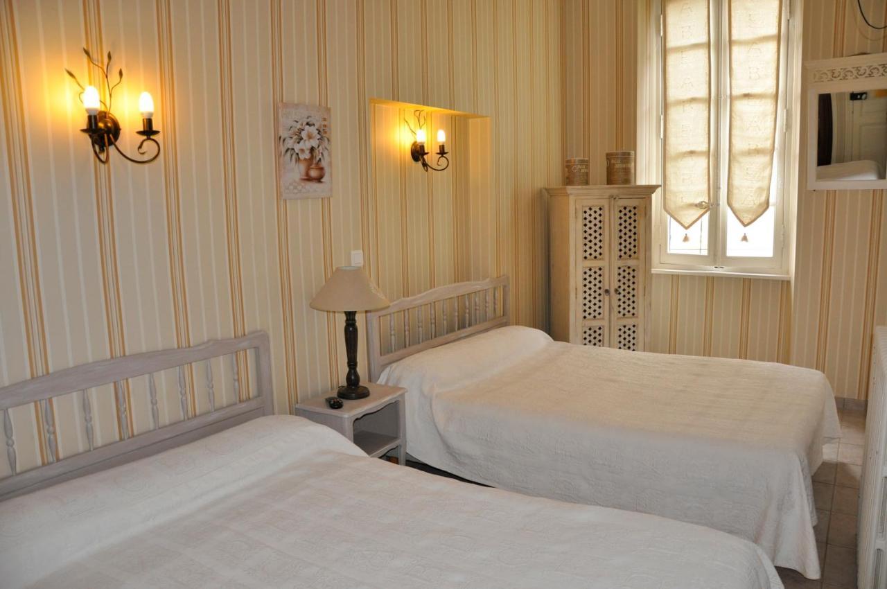 Les Deux Acacias Hotell Villepinte  Exteriör bild