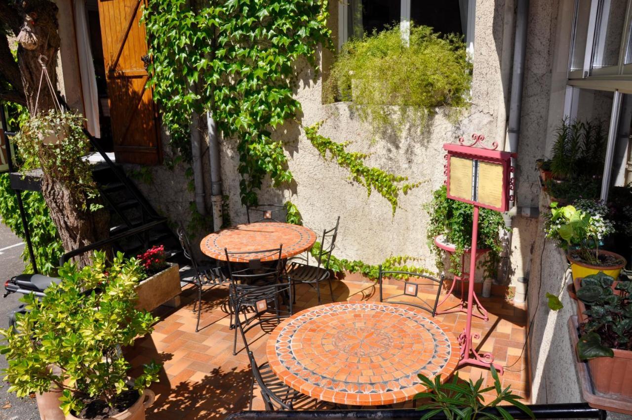 Les Deux Acacias Hotell Villepinte  Exteriör bild